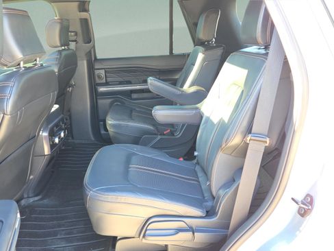 Used 2023 Ford Expedition Platinum image 11