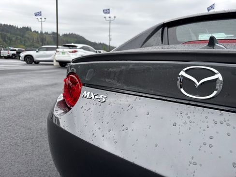 Used 2023 MAZDA MX-5 Miata Grand Touring RWD image 34
