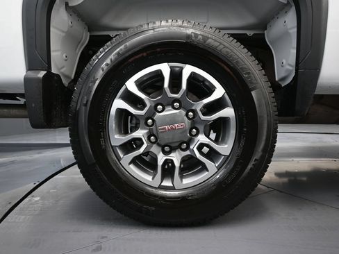 Used 2025 GMC Sierra 3500 SLE w/ SLE Convenience Package AWD/4WD image 17