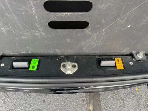 Used 2014 Dodge Grand Caravan SXT FWD image 31