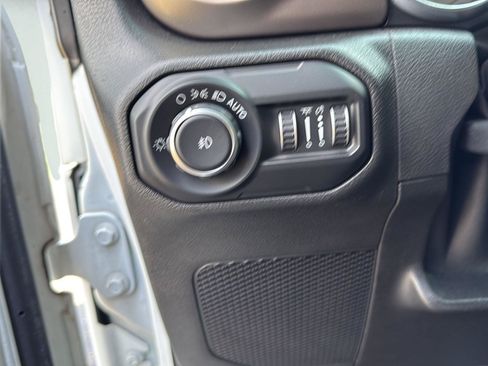 Used 2018 Jeep Wrangler Sport AWD/4WD image 15