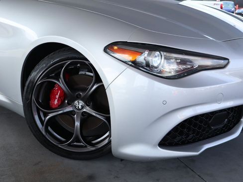 Used 2019 Alfa Romeo Giulia RWD image 4