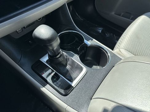Used 2017 Toyota Highlander LE w/ Carpet Mat Package FWD image 28