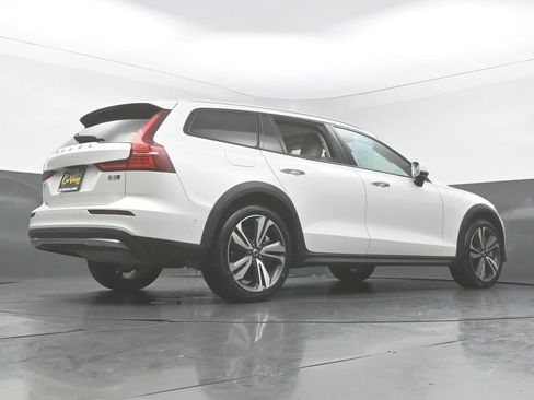 Used 2025 Volvo V60 B5 Cross Country Plus AWD/4WD image 42