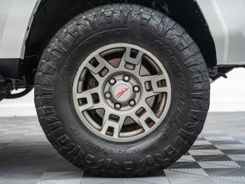 Used 2018 Toyota 4Runner TRD Off-Road w/ TRD Performance Package AWD/4WD image 20
