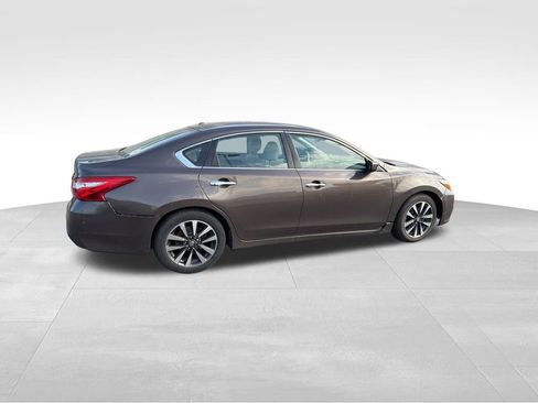Used 2017 Nissan Altima 2.5 SV image 10
