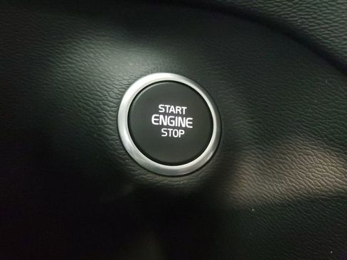 Certified 2025 Volvo XC40 B5 Plus image 36