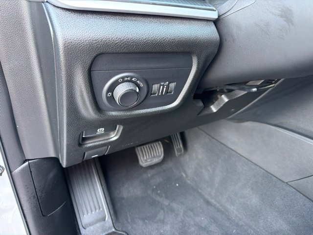 Used 2024 Jeep Grand Cherokee L Altitude AWD/4WD image 26