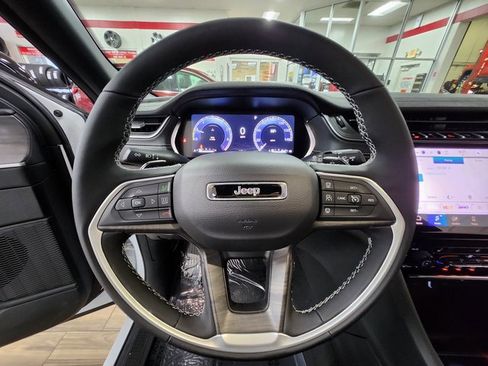 New 2025 Jeep Grand Cherokee Limited w/ Trailer Tow Package image 18