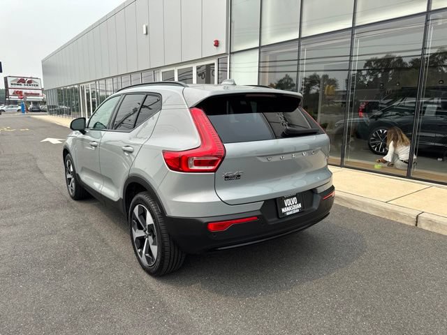 Certified 2025 Volvo XC40 B5 Plus AWD/4WD image 3