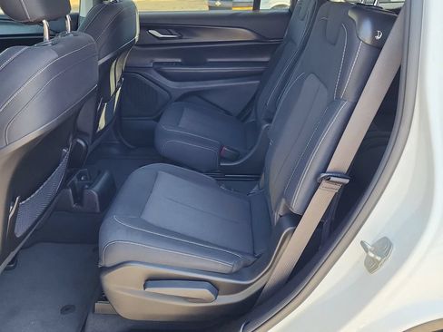 Used 2023 Jeep Grand Cherokee L Laredo RWD image 21