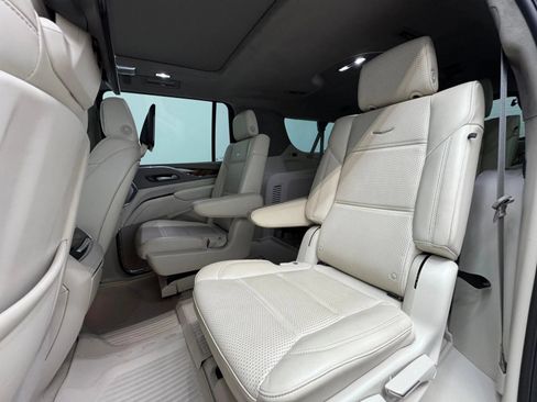 Used 2023 Cadillac Escalade ESV Sport Platinum w/ Heavy-Duty Trailer Package AWD/4WD image 21