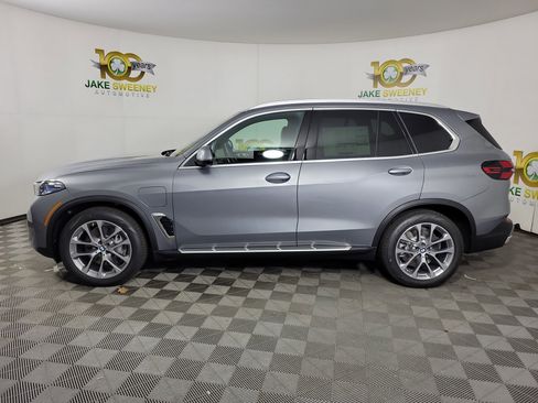 New 2026 BMW X5 xDrive50e image 4
