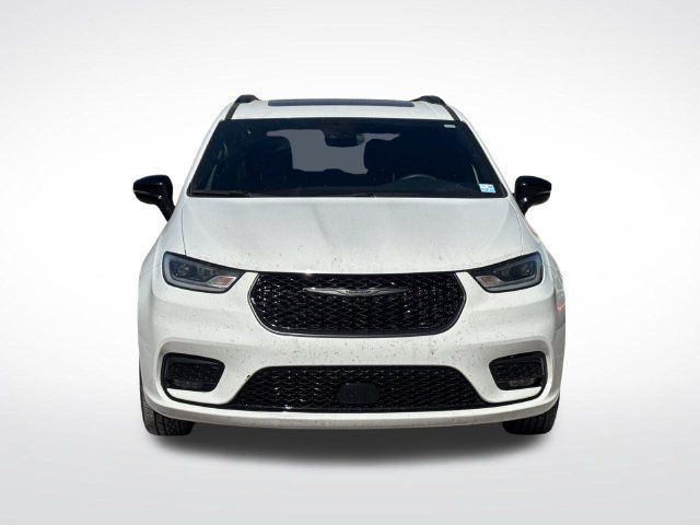 Used 2025 Chrysler Pacifica Limited FWD image 9