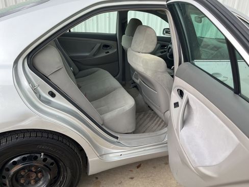Used 2009 Toyota Camry LE FWD image 15