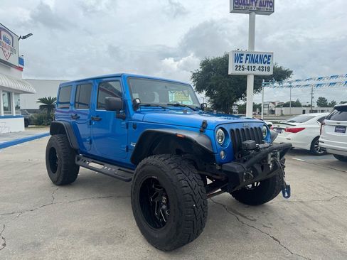 Used 2015 Jeep Wrangler Unlimited Sahara w/ Connectivity Group AWD/4WD image 18