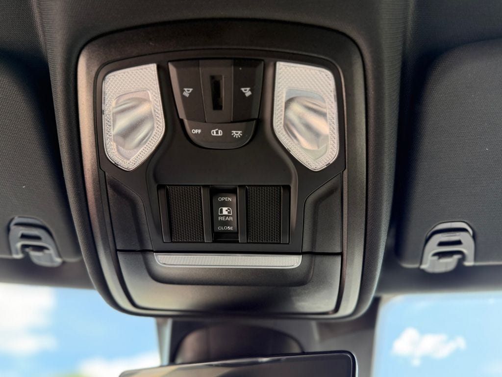 Used 2022 RAM 1500 Rebel AWD/4WD image 27