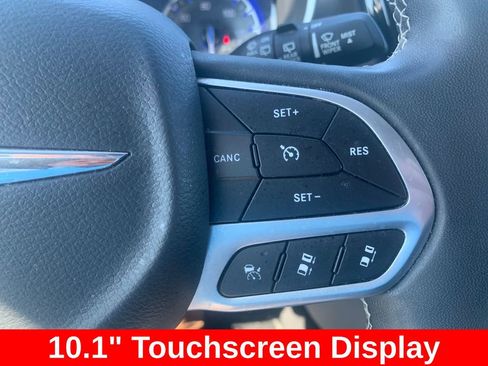 Used 2023 Chrysler Pacifica Touring-L FWD image 25