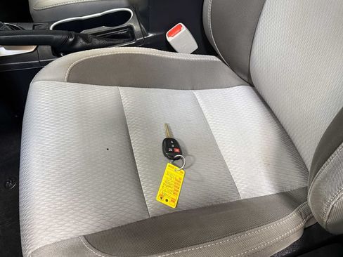 Used 2017 Toyota Corolla L FWD image 20
