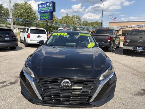 Used 2023 Nissan Altima 2.5 SV w/ SV Premium Package AWD/4WD image 2