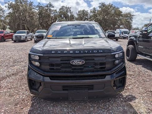 Used 2025 Ford Expedition Active image 2