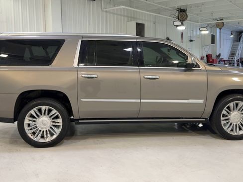 Used 2018 Cadillac Escalade ESV Platinum image 2