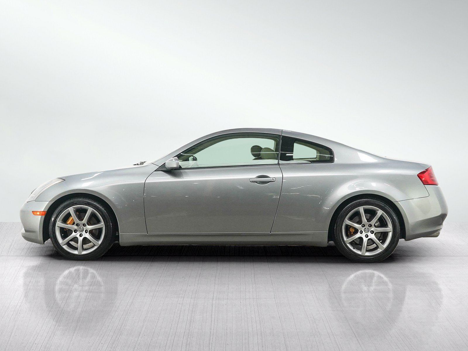 Used 2003 INFINITI G35 Coupe w/ Premium Pkg RWD image 2