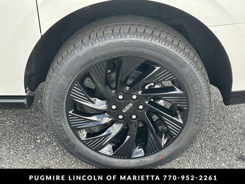 New 2025 Lincoln Navigator L Reserve w/ Jet Appearance Package image 23