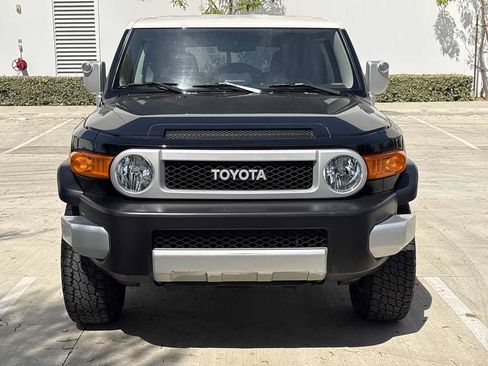Used 2010 Toyota FJ Cruiser 4WD image 8