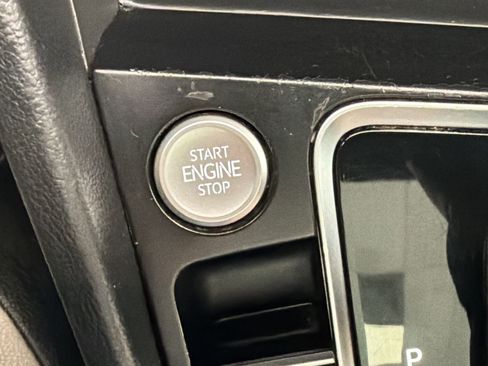 Used 2021 Volkswagen Jetta R-Line w/ R-Line Cold Weather Package image 25