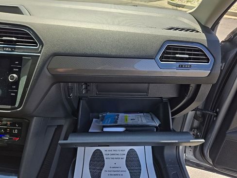 Used 2023 Volkswagen Tiguan SE w/ Panoramic Sunroof Package FWD image 48