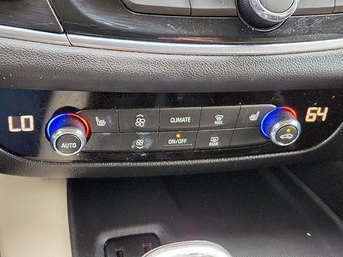 Used 2019 Buick Enclave Essence image 20