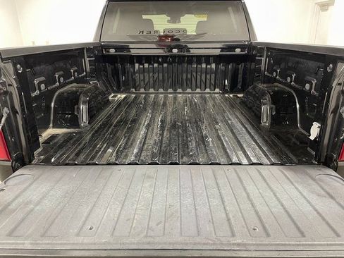 Used 2022 Chevrolet Silverado 1500 LT AWD/4WD image 24
