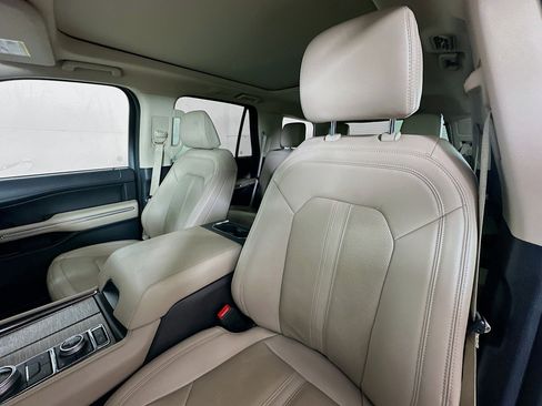 Used 2023 Ford Expedition Limited image 19