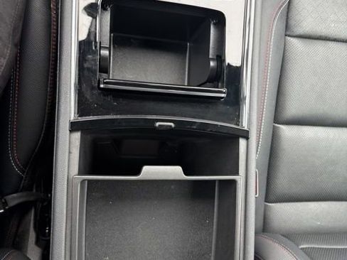 Used 2025 Chevrolet Traverse RS image 19