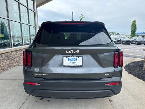 Used 2023 Kia Sorento LX AWD/4WD image 4