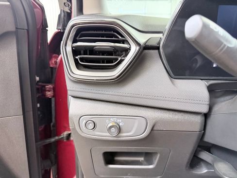 Used 2025 Chevrolet TrailBlazer LT AWD/4WD image 32