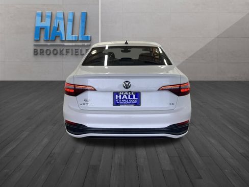 Certified 2023 Volkswagen Jetta SE w/ Panoramic Sunroof Package image 5