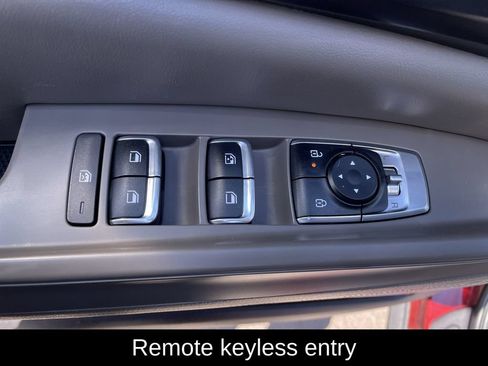 Used 2025 Kia Carnival FWD image 23
