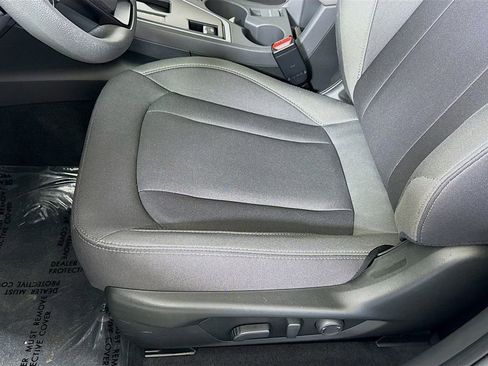 Used 2025 Subaru Crosstrek 2.0i Premium image 18