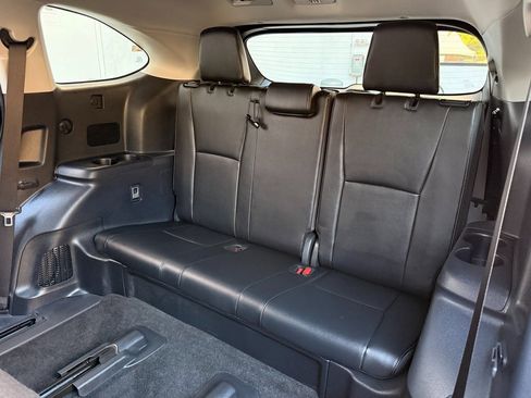 Used 2024 Toyota Highlander Limited image 22