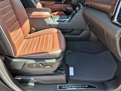 Used 2025 GMC Sierra 2500 Denali Ultimate image 16