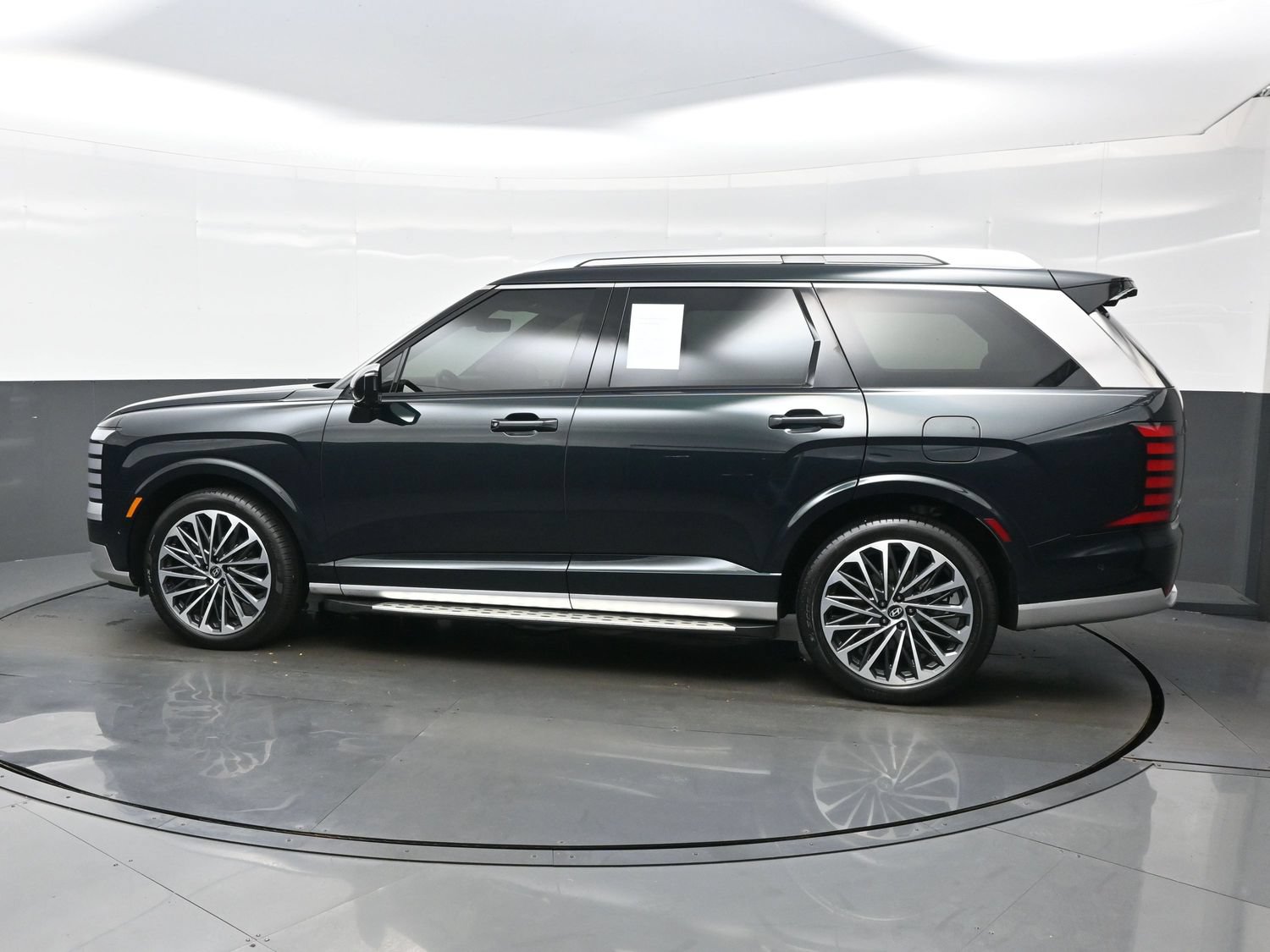 Certified 2026 Hyundai Palisade Calligraphy AWD/4WD image 3
