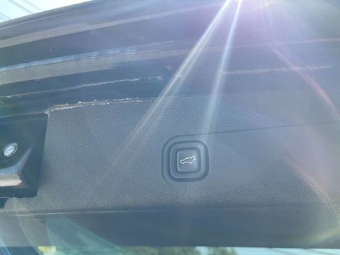 Used 2014 Cadillac Escalade Platinum image 27