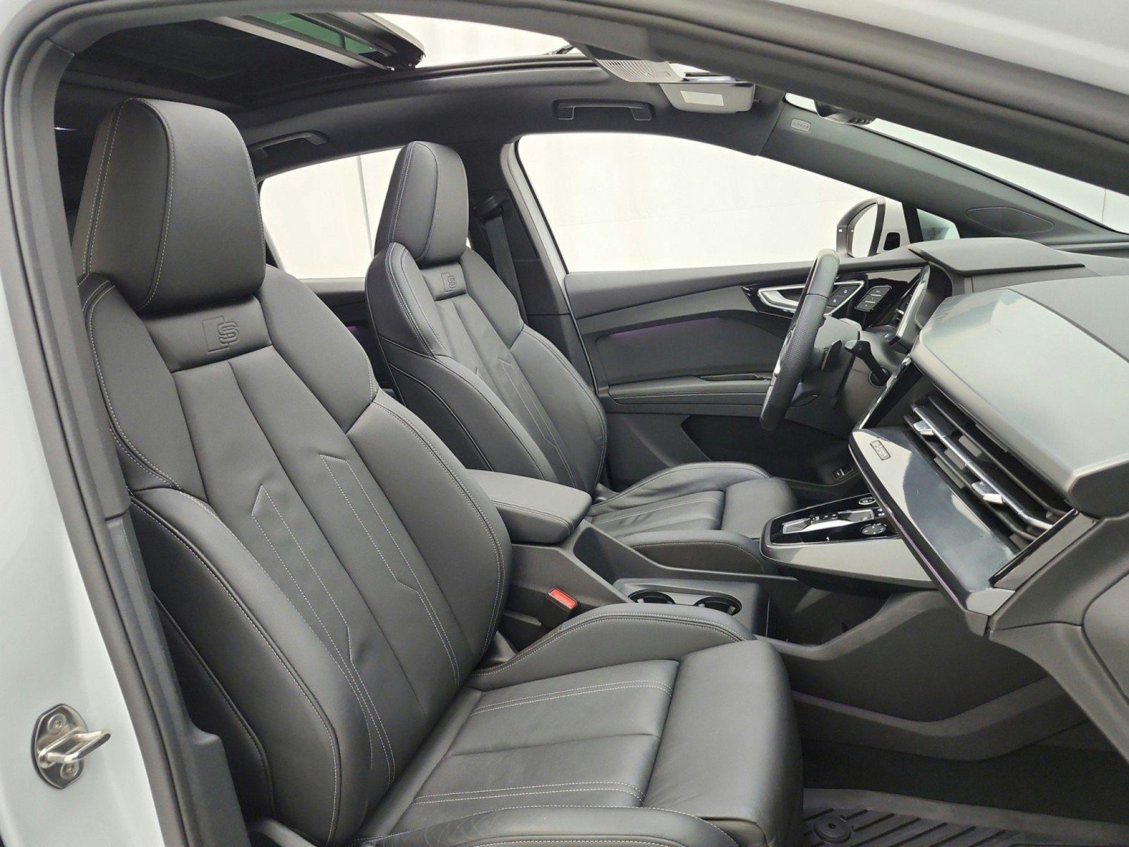 Used 2024 Audi Q4 e-tron Premium Plus AWD/4WD image 19