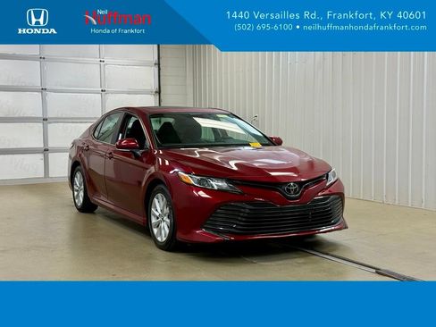 Used 2019 Toyota Camry LE w/ Convenience Package FWD image 1