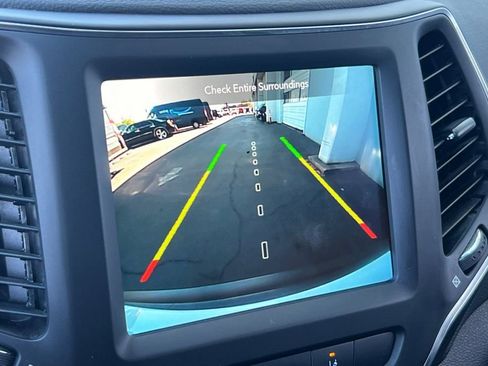 Used 2023 Jeep Cherokee Altitude Lux image 18