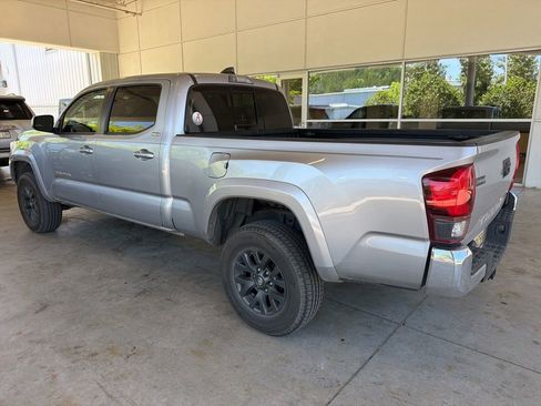 Used 2020 Toyota Tacoma SR5 RWD image 2