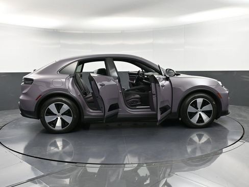 Certified 2025 Porsche Macan 4 Electric image 36