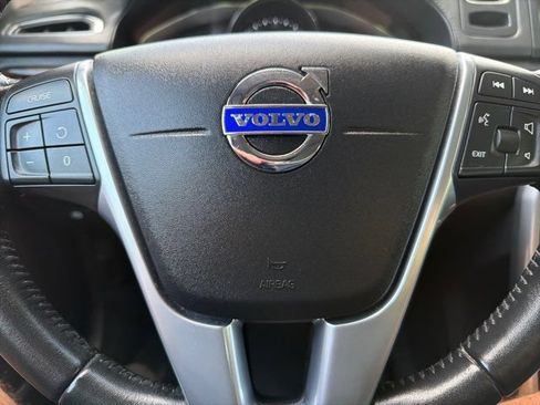 Used 2016 Volvo XC70 T5 Premier w/ Proximity Package FWD image 25